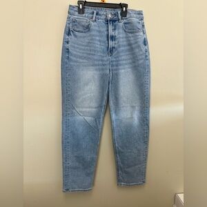 EUC American Eagle mom straight Jean size 6 regular